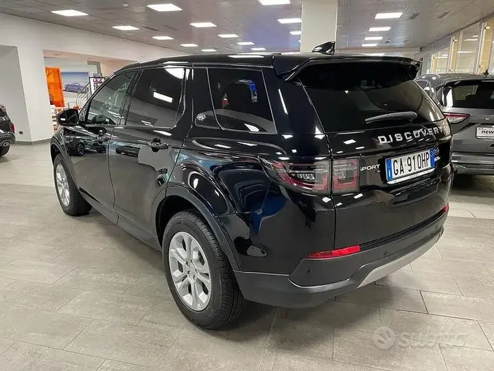 Land Rover Discovery Sport 2020 photo 2