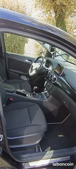Mercedes-Benz B-Class 2015 photo 3