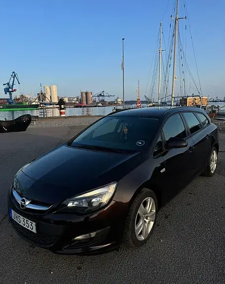 Opel Astra 2014 photo 2