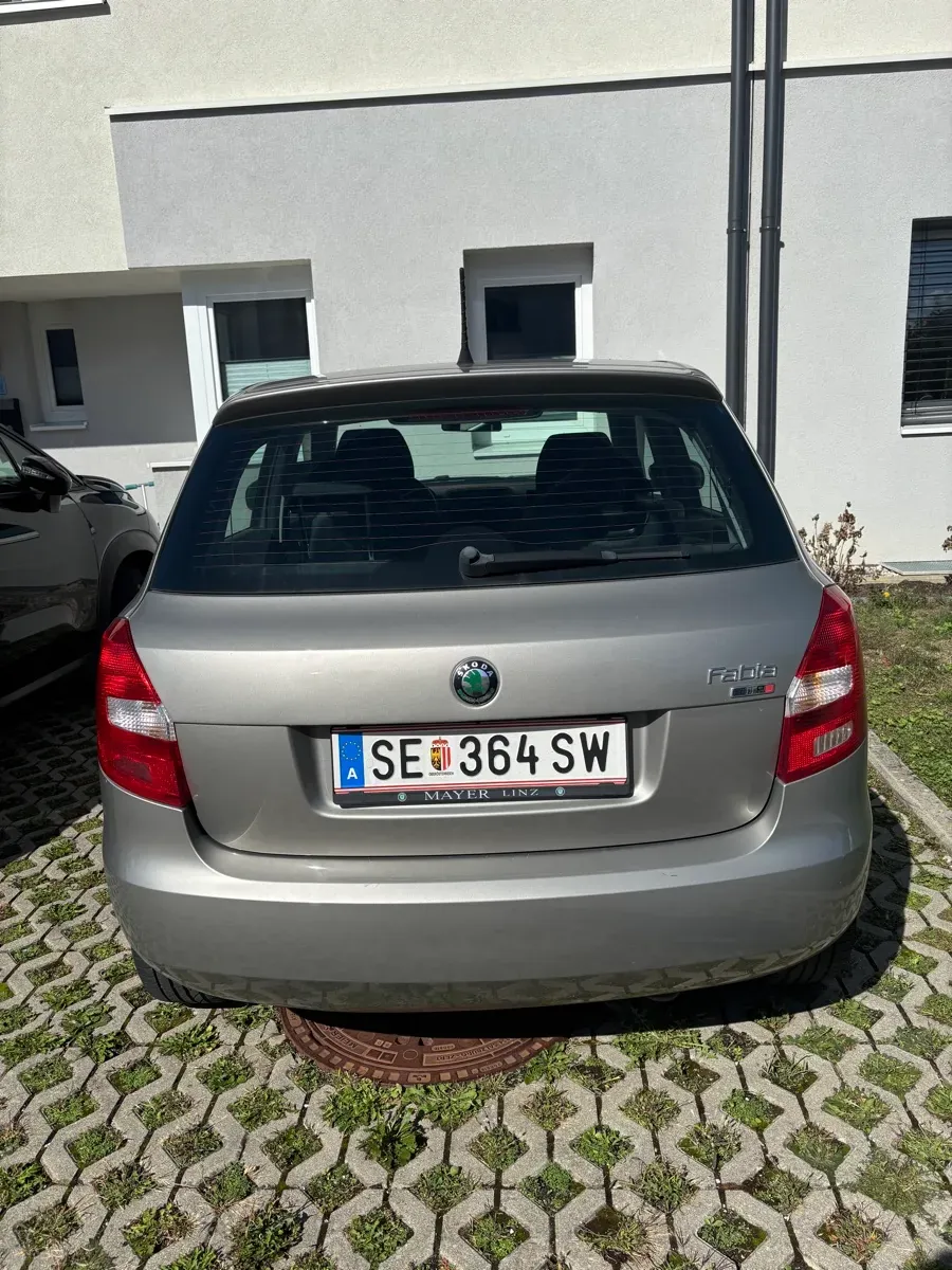 Skoda Fabia 2012 photo 2