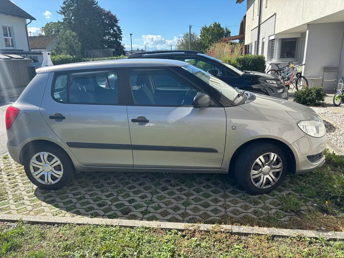 Skoda Fabia 2012 photo 3