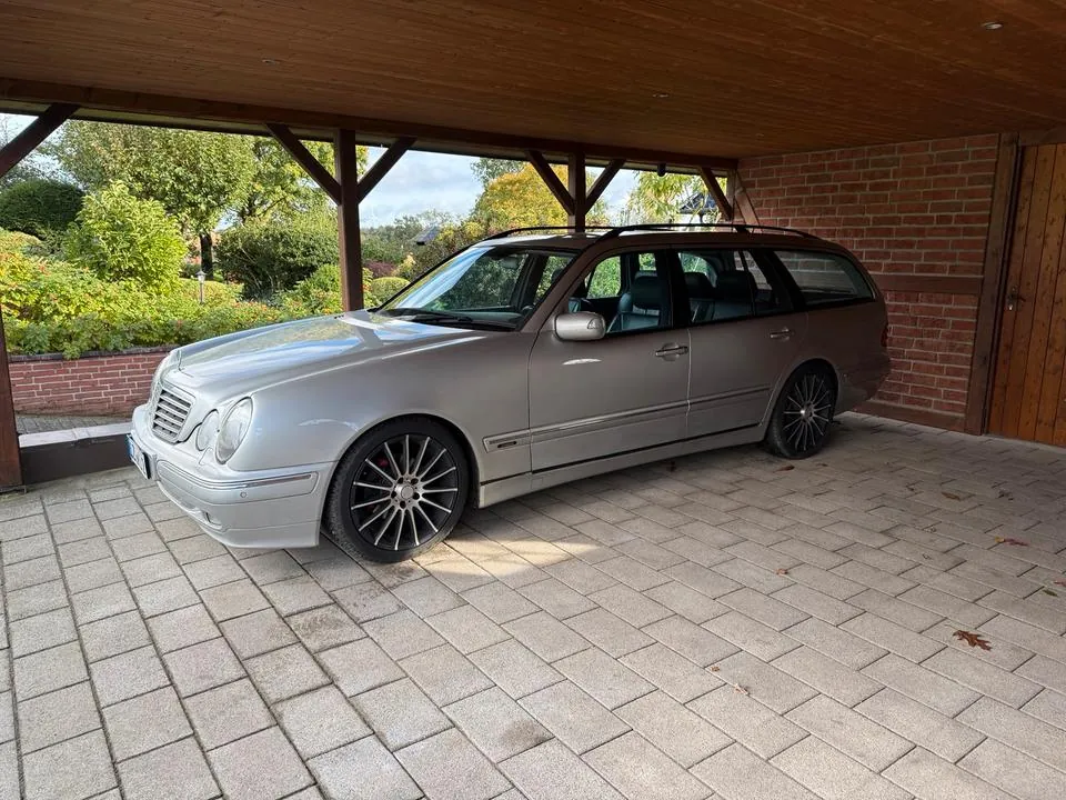 Mercedes-Benz S210