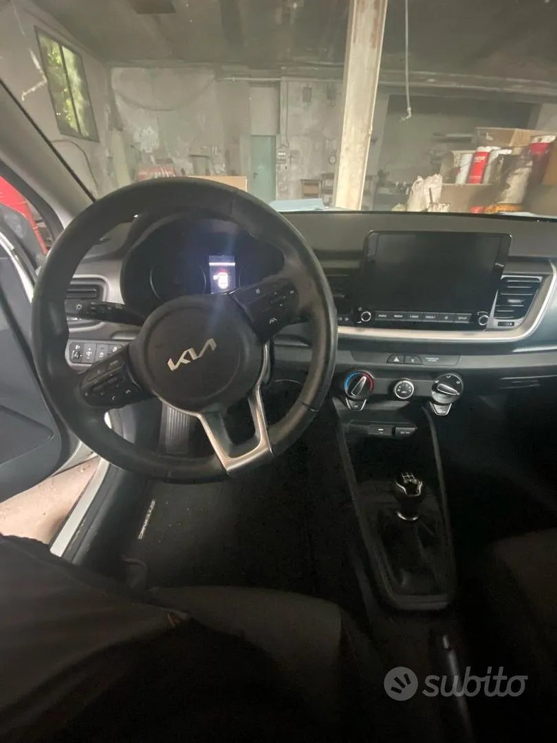 Kia Stonic 2023 photo 4
