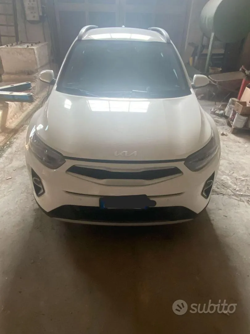 Kia Stonic 2023 photo 2