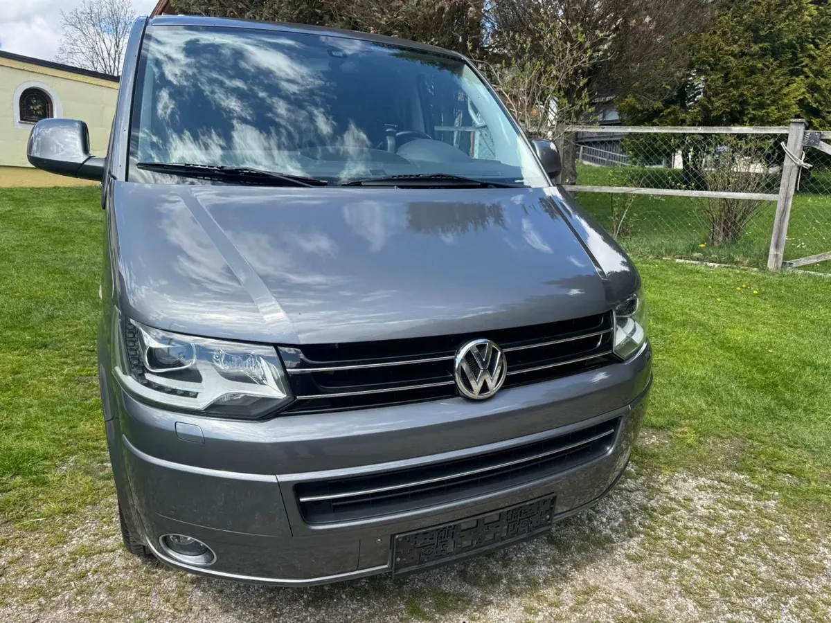 Volkswagen Multivan 2012 photo 2