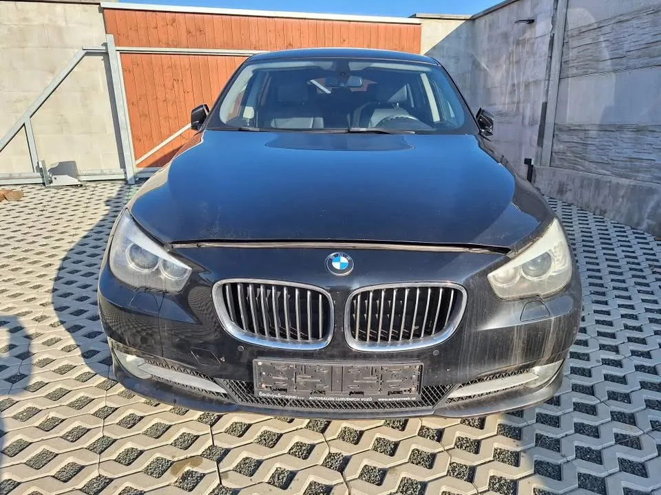 BMW 5 Series photo 5