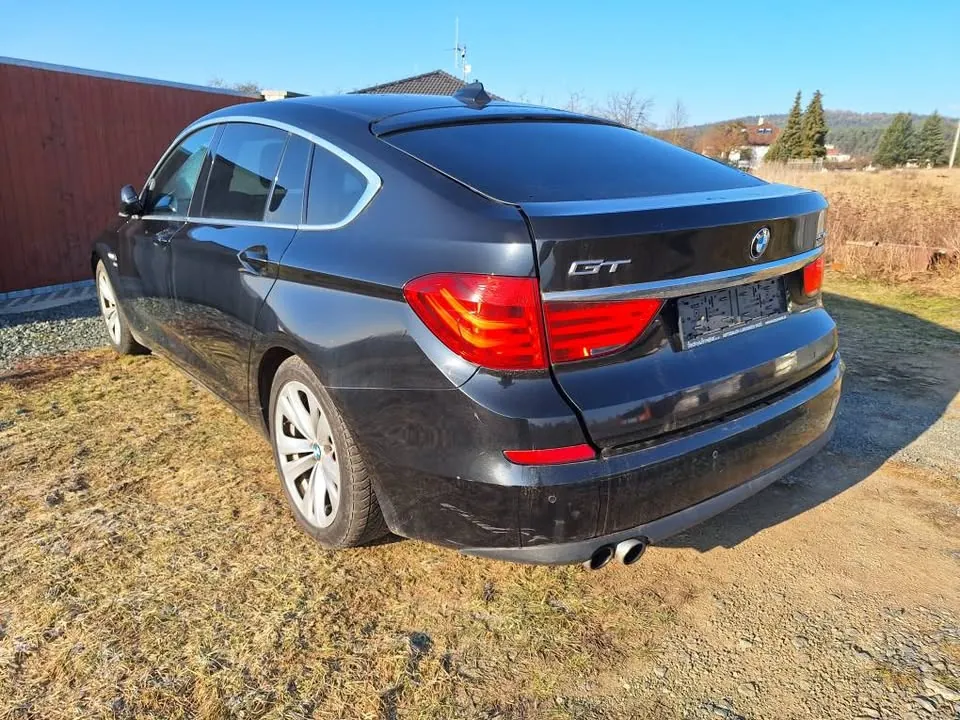 BMW 5 Series photo 4