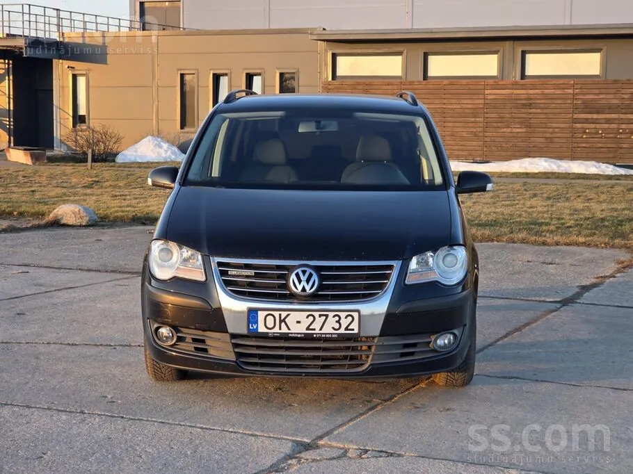 Volkswagen Touran 2009 photo 2
