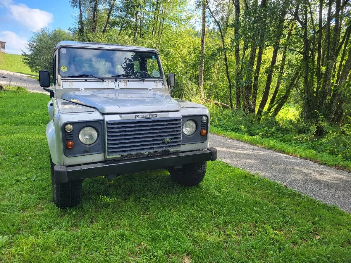 Land Rover Defender 2003 photo 2