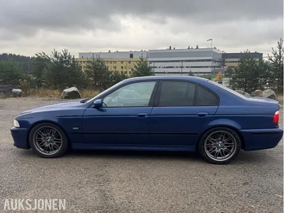 BMW M5 2002 photo 2