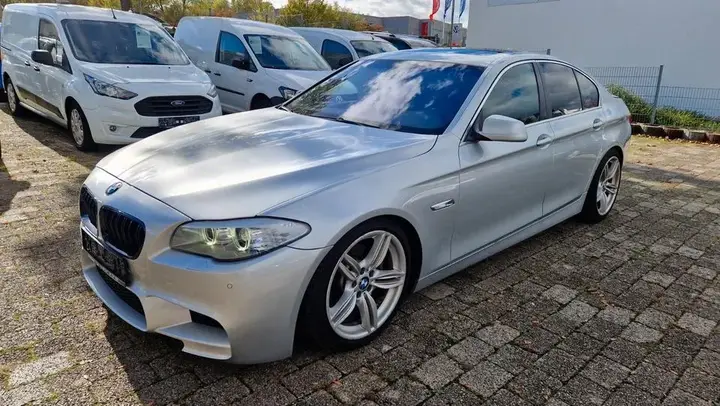 BMW 523I