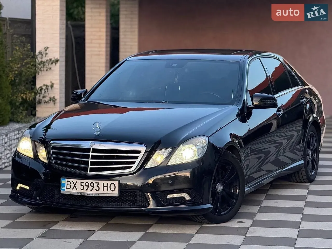 Mercedes-Benz E-Class 2010 photo 4