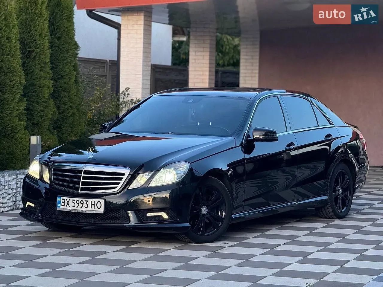 Mercedes-Benz E-Class 2010 photo 3