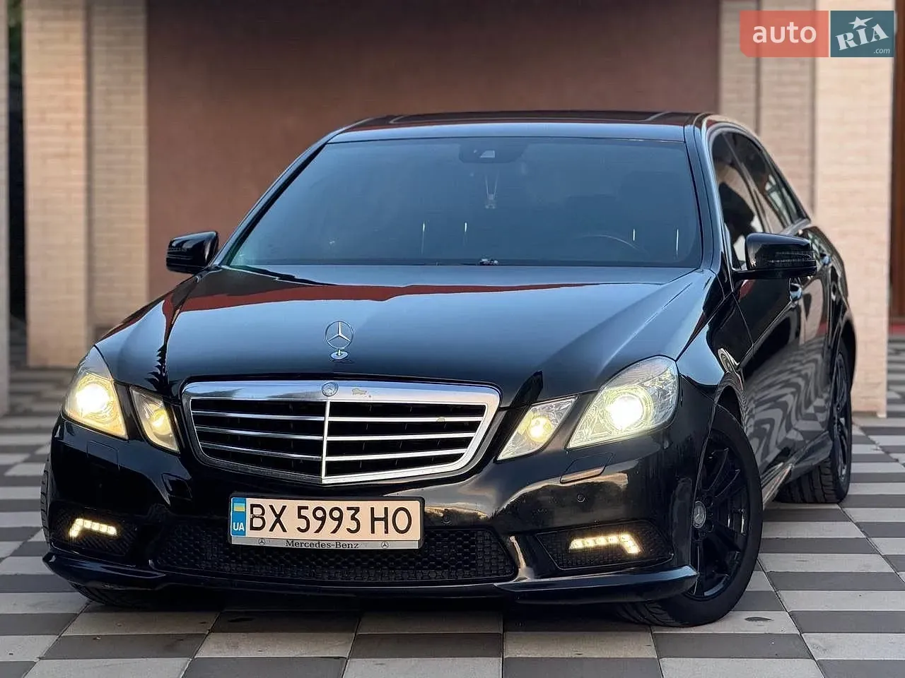 Mercedes-Benz E-Class 2010 photo 2