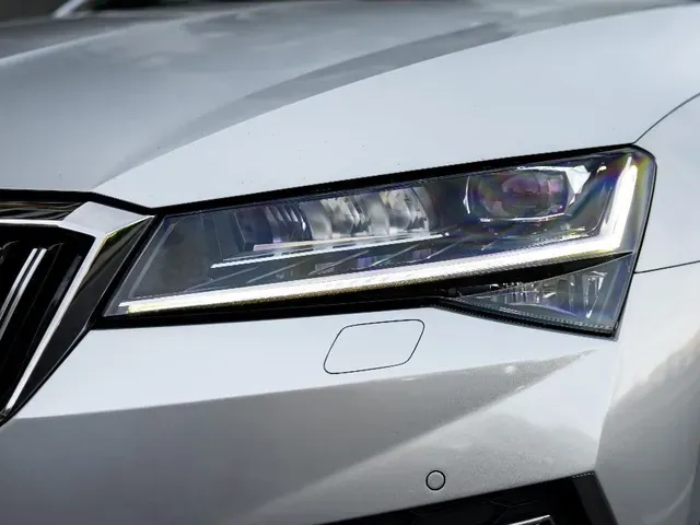 Skoda Superb Combi 2023 photo 4