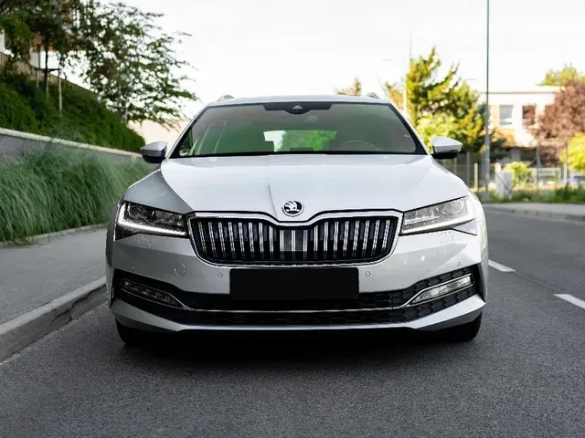 Skoda Superb Combi 2023 photo 3