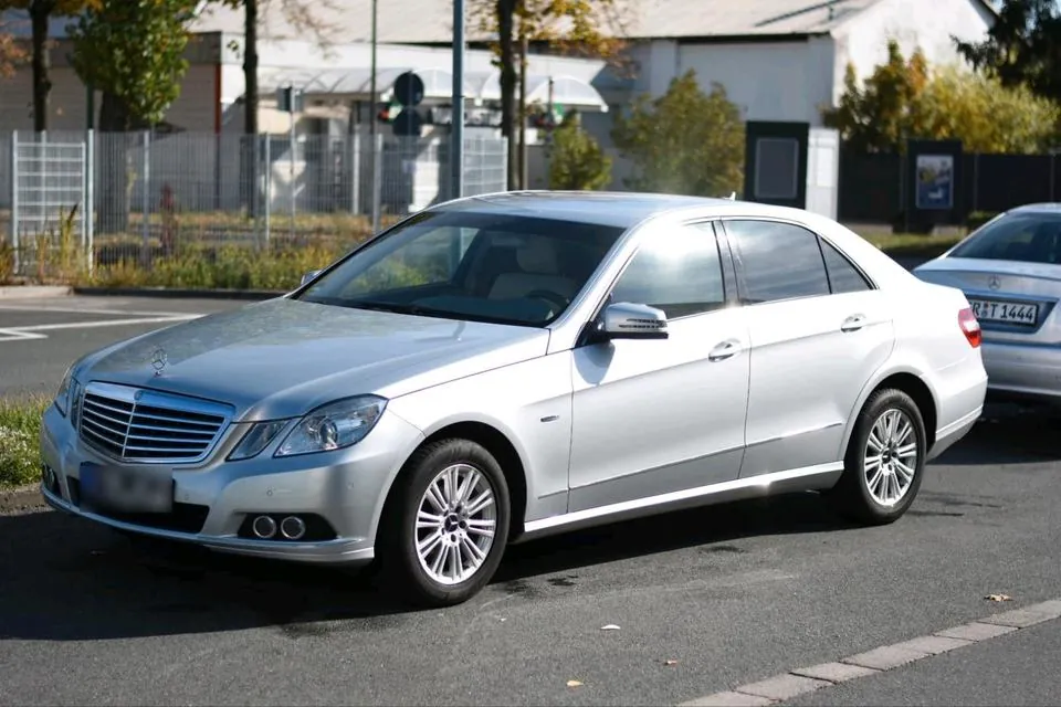 Mercedes-Benz E200