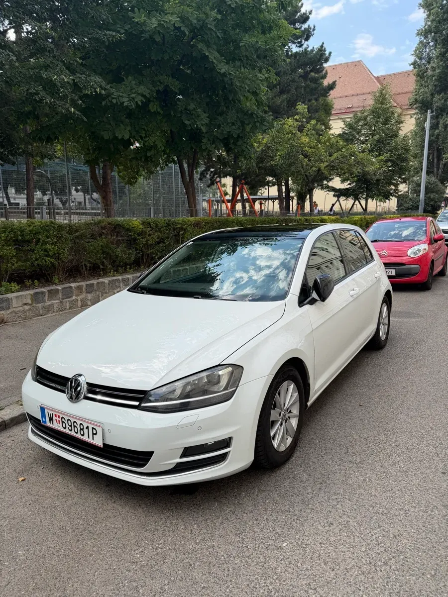 Volkswagen Golf 2012 photo 2