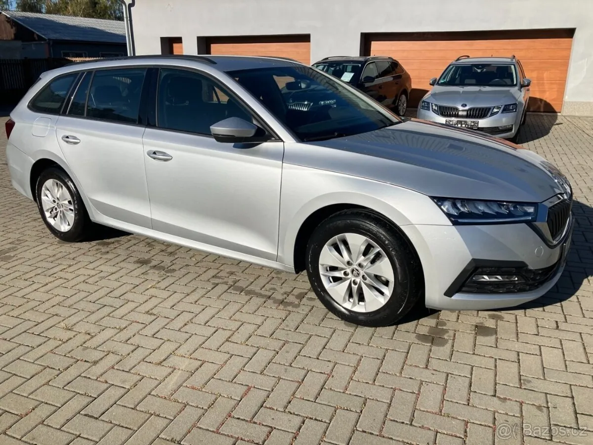 Skoda Octavia 2023 photo 2