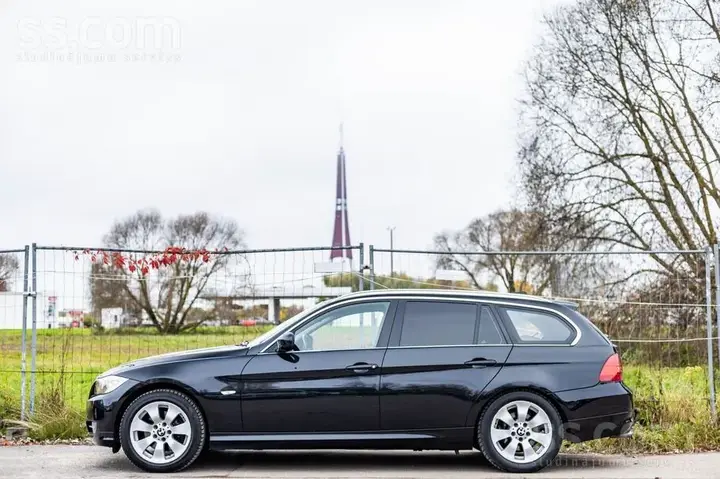 BMW 318D 2010 photo 4