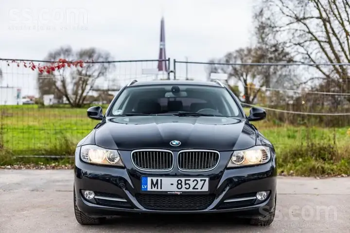 BMW 318D 2010 photo 3