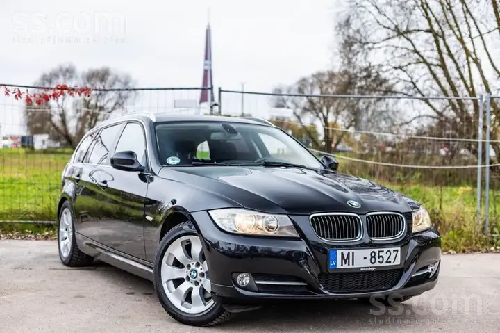 BMW 318D 2010 photo 2