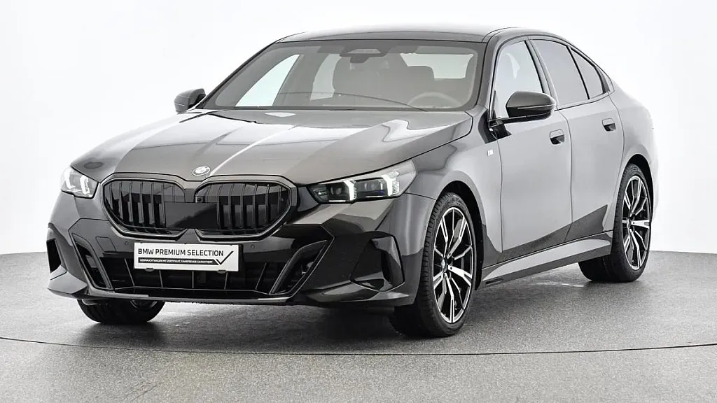BMW 5 Series 2023 photo 2