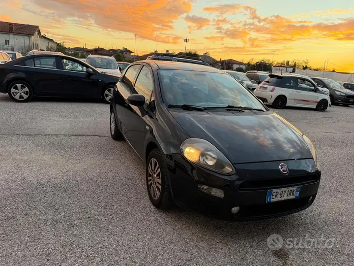 Fiat Grande Punto 2013 photo 2