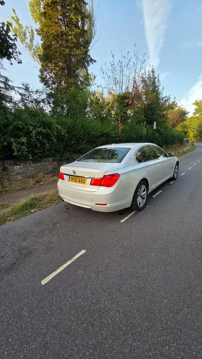 BMW 7 Series 2011 photo 4
