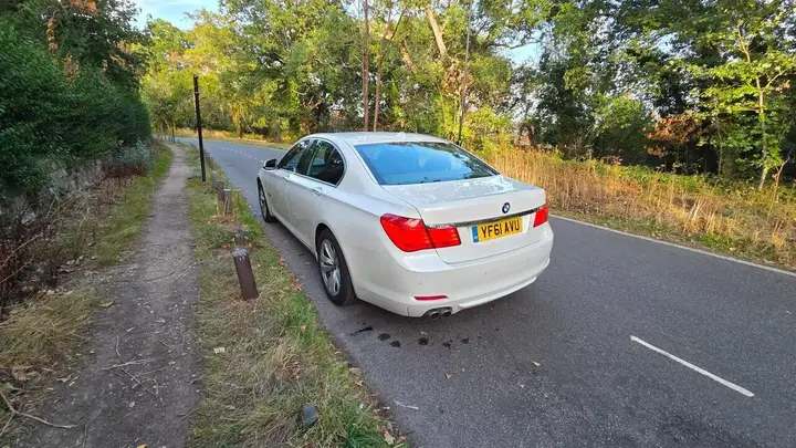 BMW 7 Series 2011 photo 3