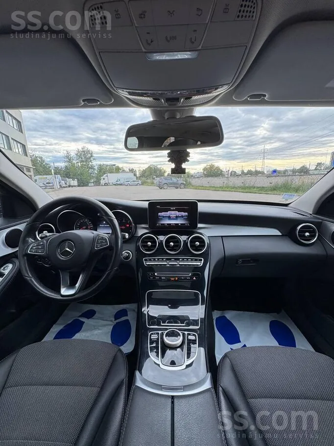 Mercedes-Benz C200 2017 photo 2