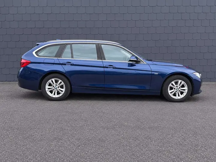 BMW 318I Touring 2018 photo 2