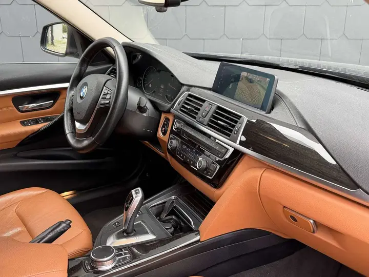 BMW 318I Touring 2018 photo 4