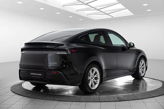 Tesla Model Y 2025 photo 5