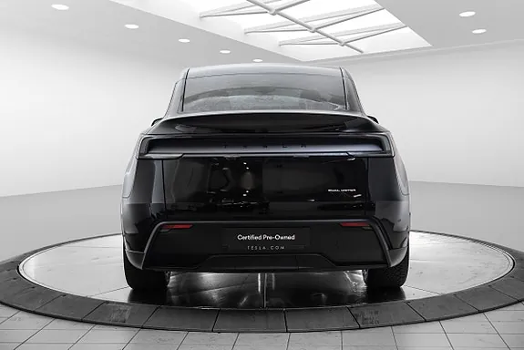 Tesla Model Y 2025 photo 4