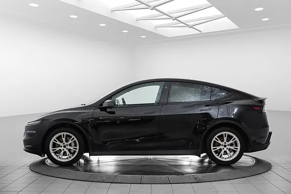 Tesla Model Y 2025 photo 2