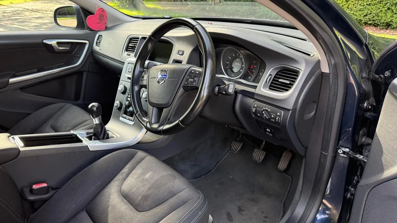 Volvo V60 2013 photo 2