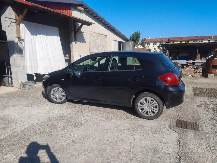 Toyota Auris 2009 photo 2