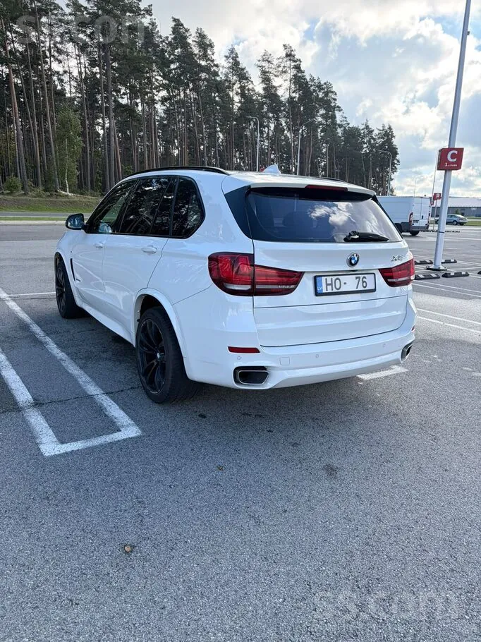 BMW X5 2015 photo 2