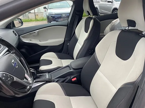Volvo V40 Cross Country 2015 photo 2