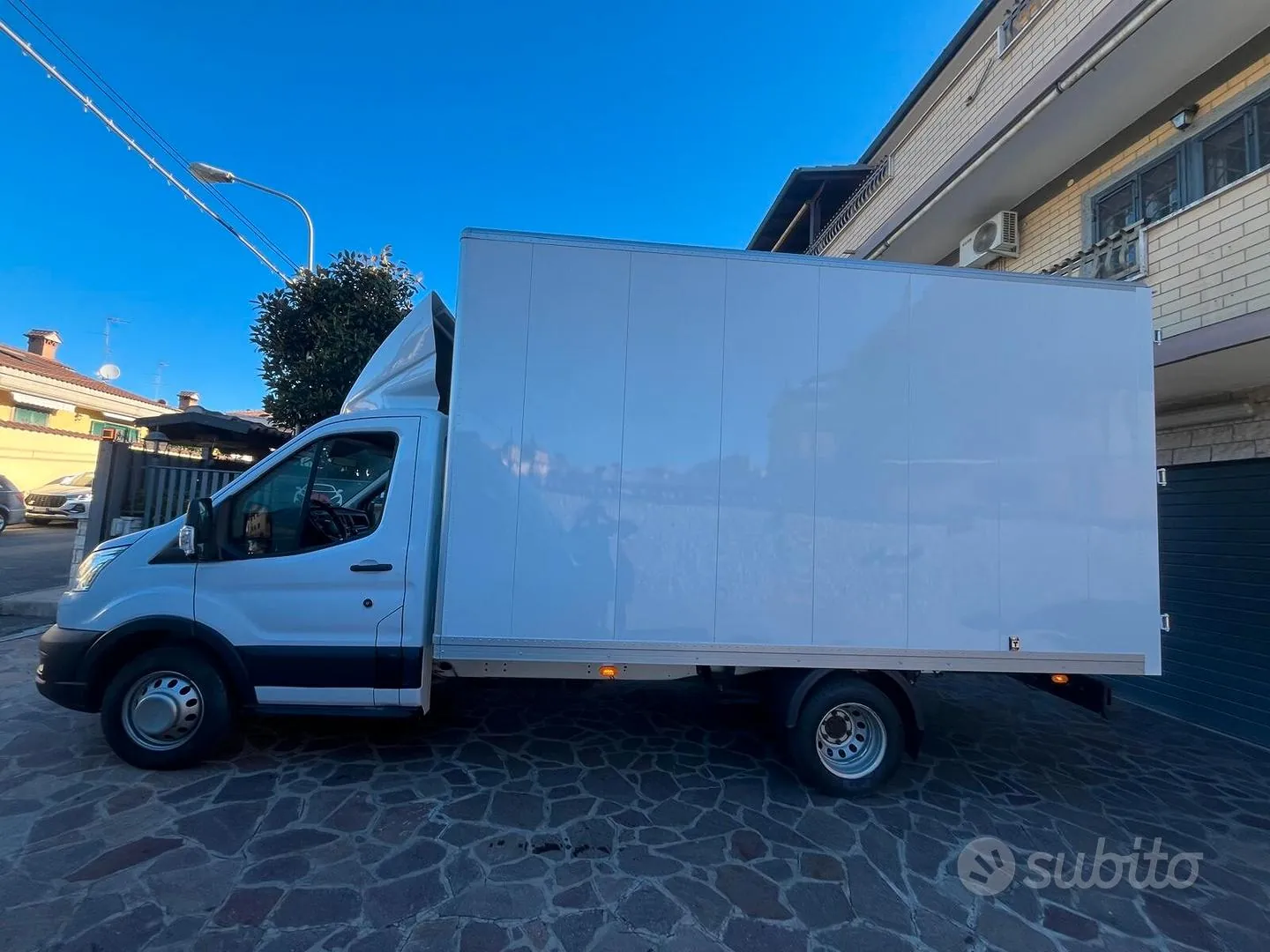 Ford Transit 2022 photo 2