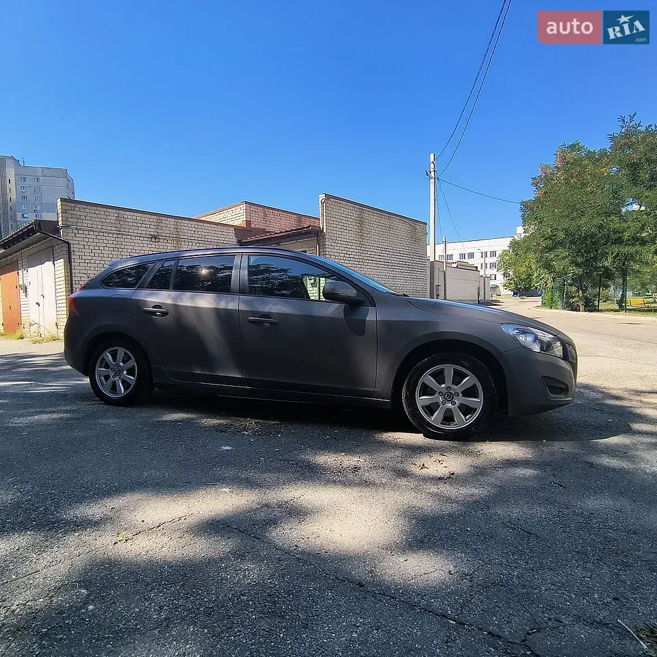 Volvo V60 2011 photo 2