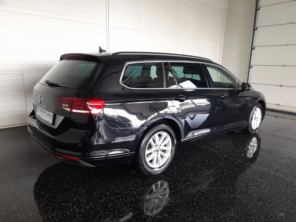 Volkswagen Passat 2023 photo 2