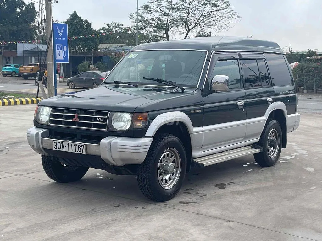 Mitsubishi Pajero 2004 photo 2