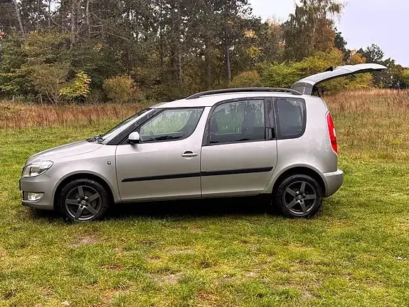 Skoda Roomster 2012 photo 2