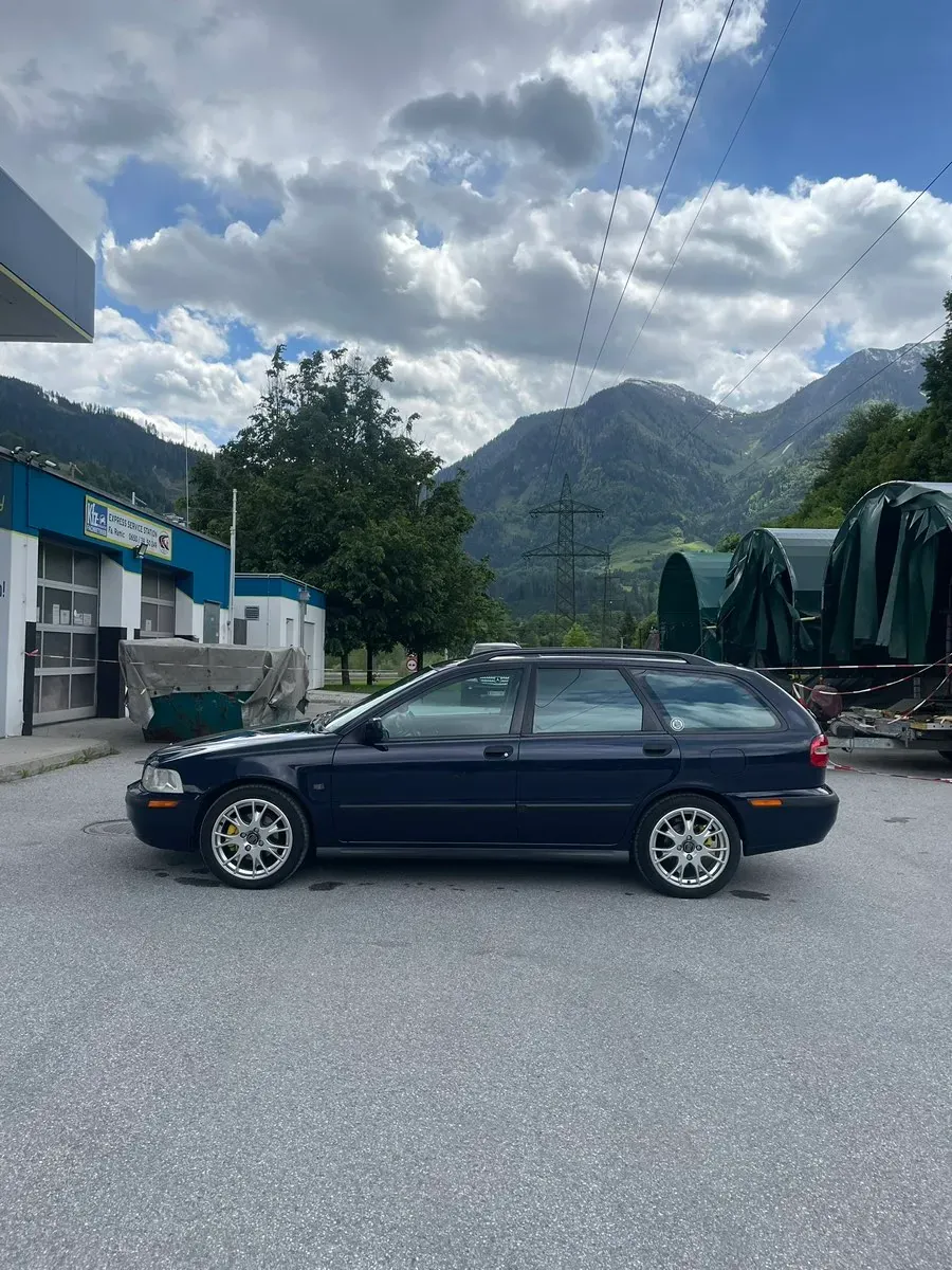 Volvo V40 2000 photo 2