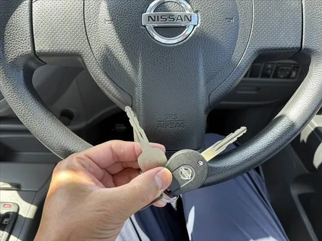 Nissan Ad 2010 photo 5