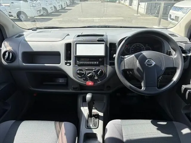 Nissan Ad 2010 photo 2