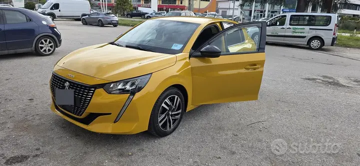 Peugeot 208 2022 photo 2