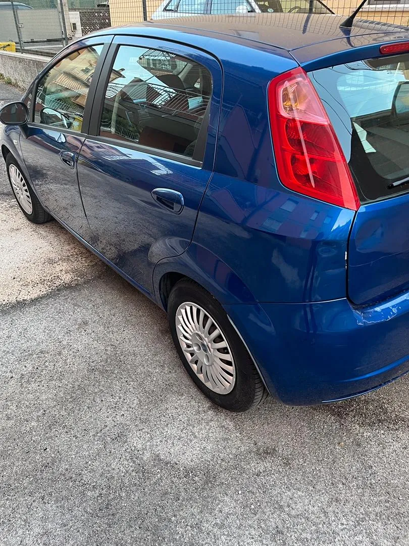 Fiat Grande Punto 2005 photo 4